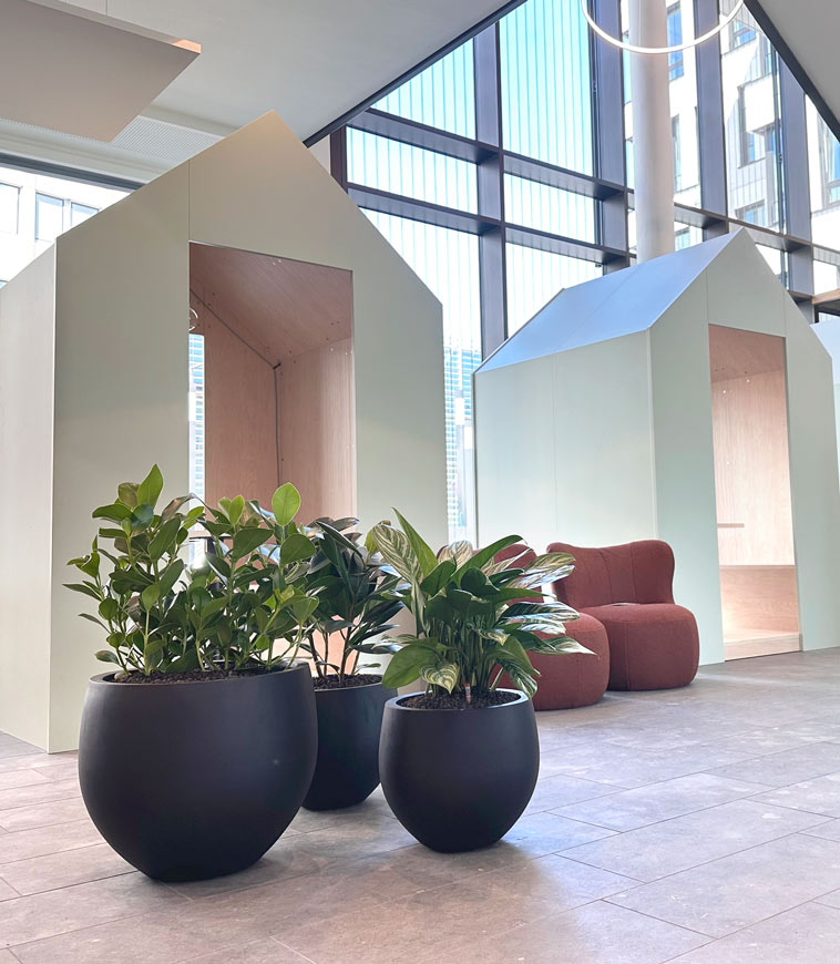 Foyer Empfang runde Gefäße Pflanzen im Hotel