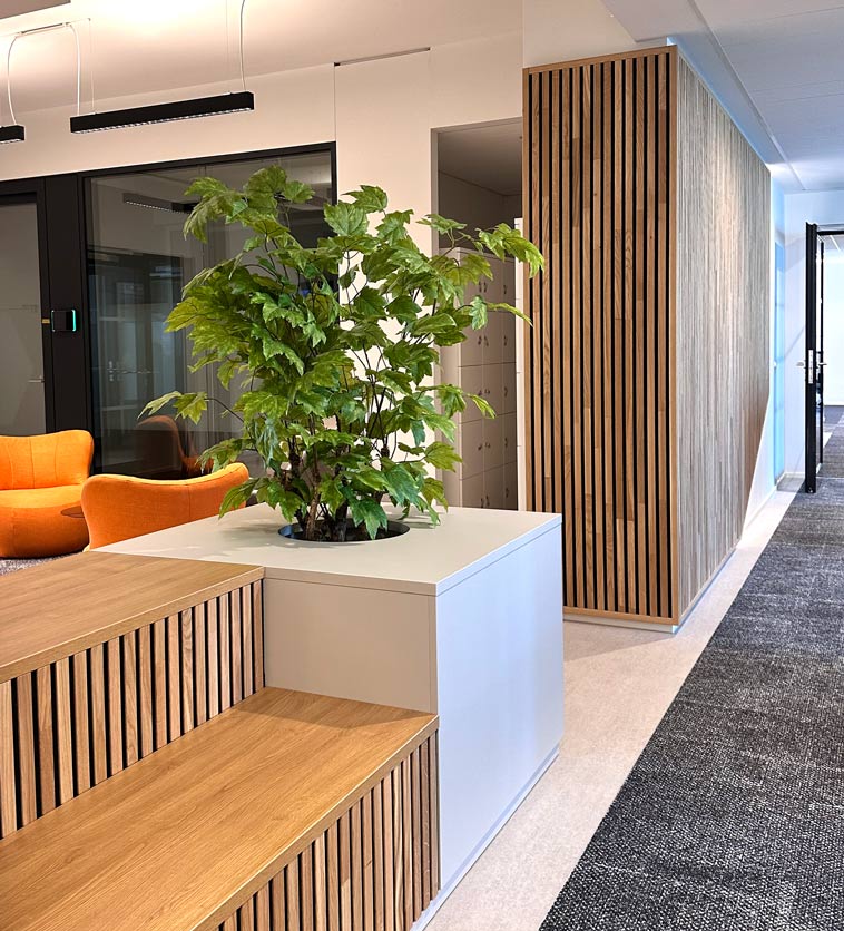 Kunstbaum Officebegruenung Pflanzen im Hotel